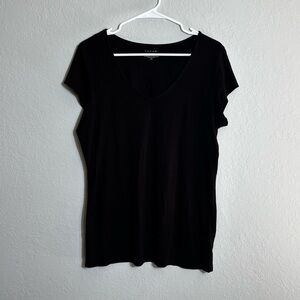 Tahari Black Short Sleeve Women's V-Neck Tee. Size L